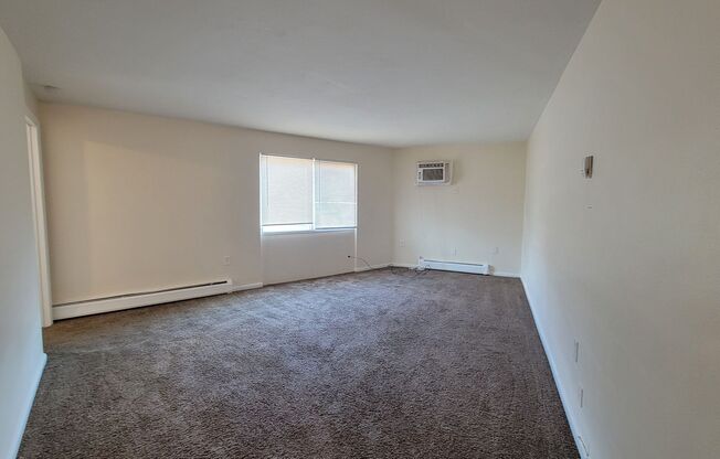 3 beds, 1 bath, 1,100 sqft, $845, Unit 18