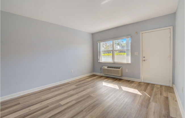 Studio, 1 bath, 420 sqft, $1,475, Unit 202