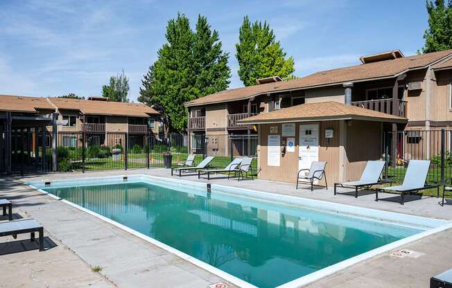 Arlo on 10th | Outdoor Pool