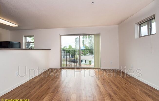 3 beds, 2 baths, 1,275 sqft, $1,900, Unit 231