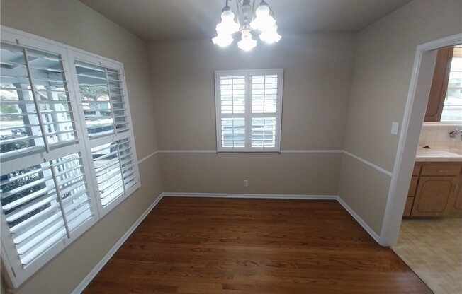 2 beds, 1 bath, 1,213 sqft, $4,050