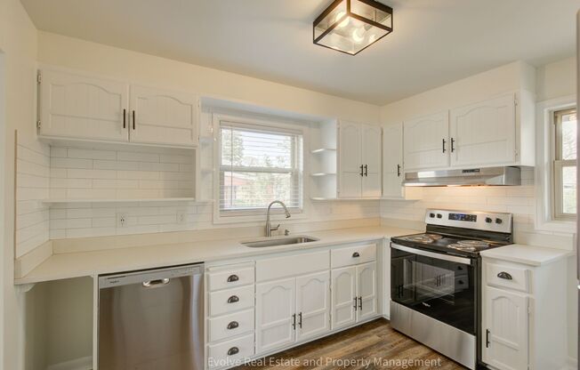 Evolve Real Estate: Welcome to This Spacious 5 Beds/2 Baths Single Family Residence With Great Layout!