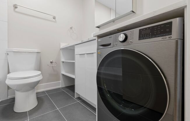 1 bed, 1.5 baths, 667 sqft, $2,400, Unit 24B