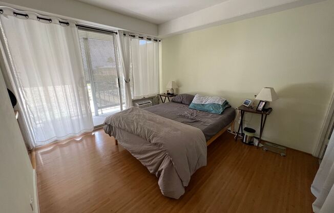 2 beds, 1.5 baths, $3,300