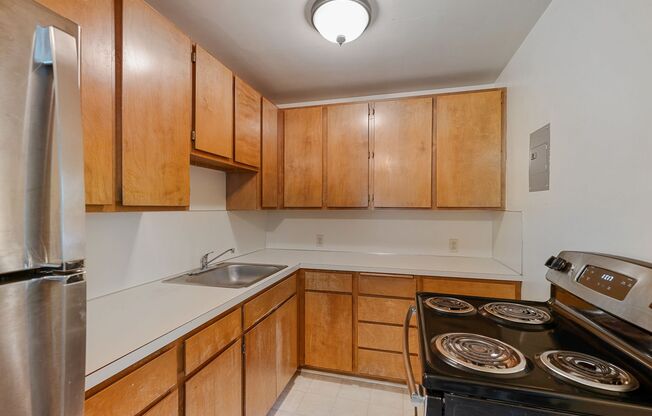 Studio, 1 bath, 582 sqft, $1,395, Unit B