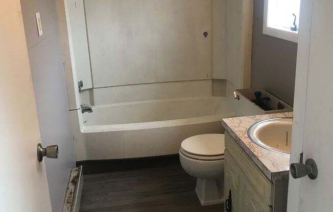 3 beds, 1 bath, $1,000