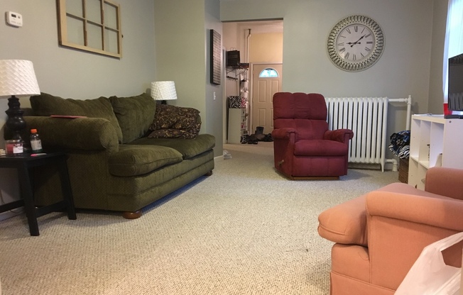 St. Anthony Park ! Rarely Available ! 2 Bedroom Lower Level Duplex