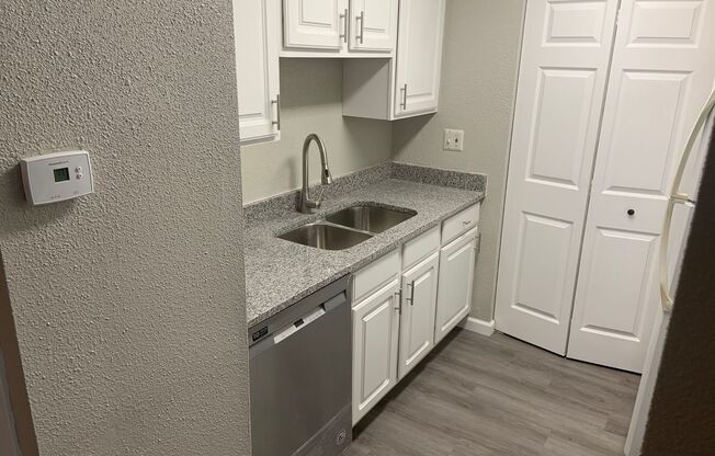 2 beds, 1 bath, $1,500, Unit #208