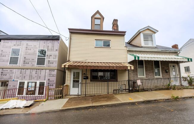 Comfort Meets Style: 3-Bedroom Home with Spacious Backyard in Pittsburgh