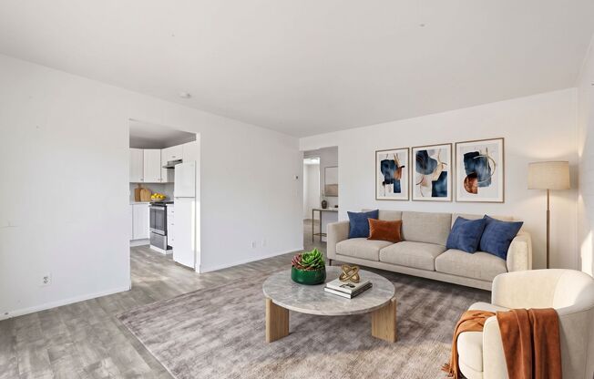 2 beds, 1 bath, 732 sqft, $999, Unit 19