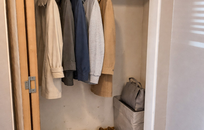 1 bed, 1 bath, 566 sqft, $1,015, Unit 15