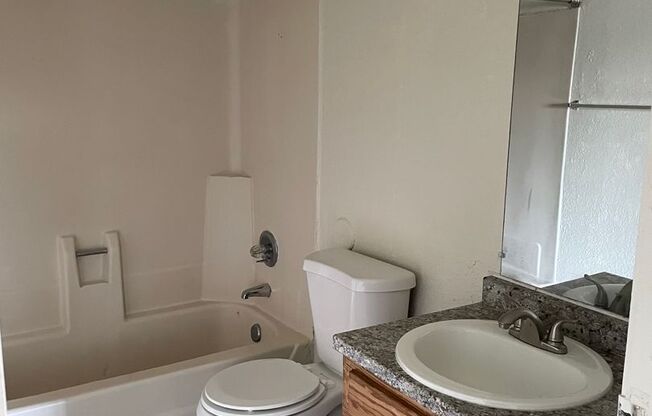 2 beds, 1 bath, $1,095, Unit 200