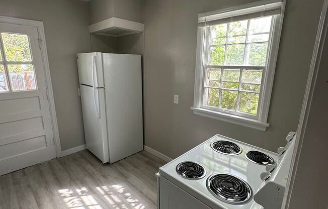 2 BEDROOM, 1 BATHROOM APARTMENT