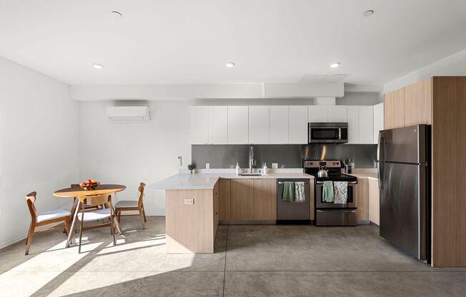 2 beds, 2 baths, 897 sqft, $2,995, Unit 319