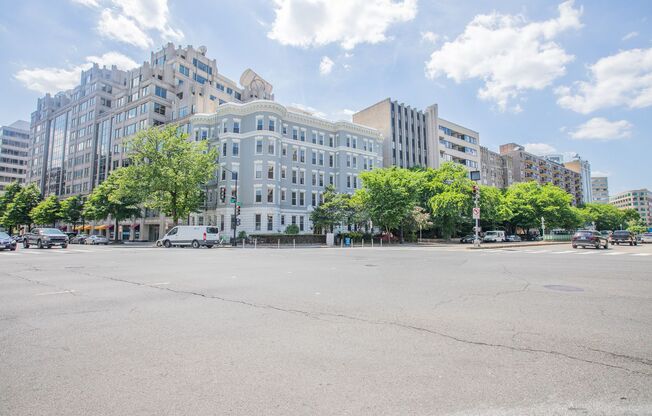 Spacious Studio Condo in Logan Circle!