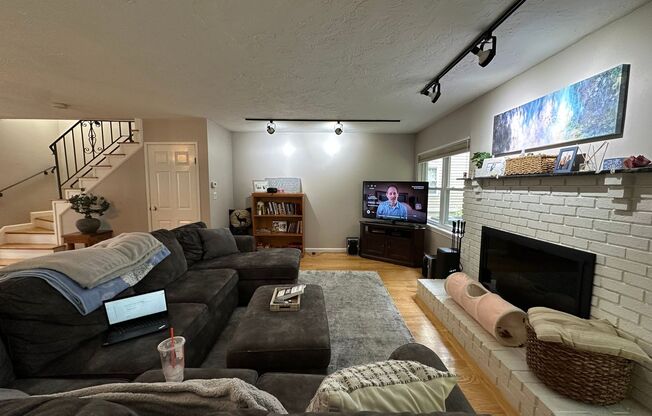Townhouse, Central AC, 2 Parking Spots