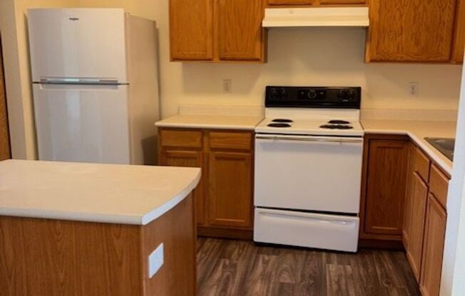 2 beds, 2 baths, 945 sqft, $1,675, Unit 24-401