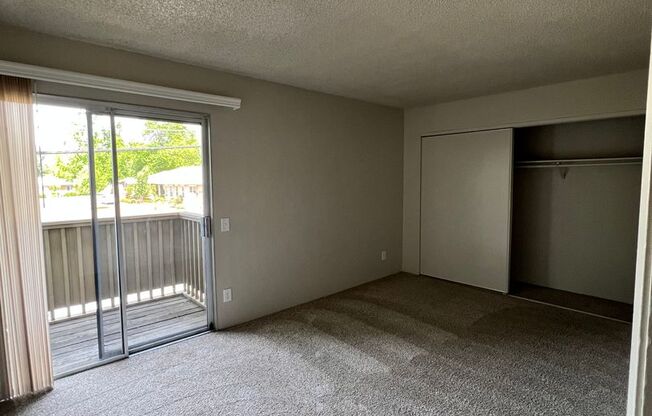 2 beds, 1 bath, $1,595, Unit 07