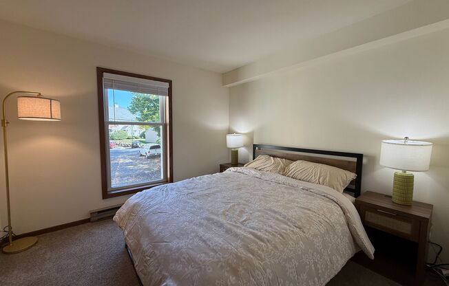 2 beds, 1 bath, 950 sqft, $2,350, Unit 7709CA