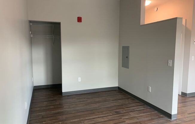 Studio, 1 bath, 420 sqft, $1,550, Unit 404