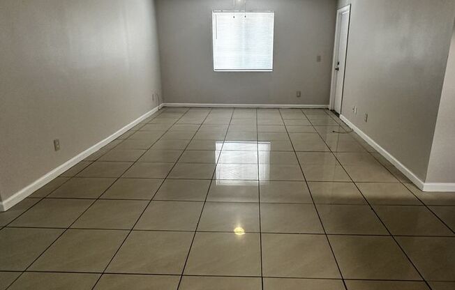 BRANDON: 2 Bed/2 Bath, 2nd Floor Condo - Gated Community