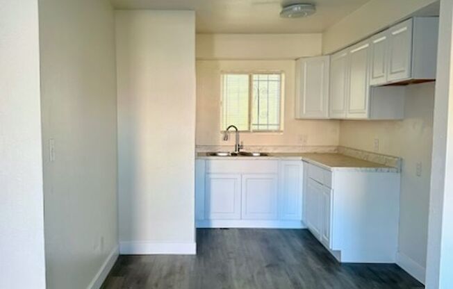 3 beds, 1 bath, 800 sqft, $2,395, Unit A