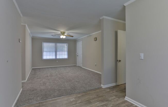 2 beds, 1 bath, 725 sqft, $899, Unit 813-05 FLAT R