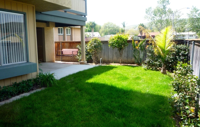 Townhouse close to schools in Santee! *$500.00 Off First Month's Rent!*