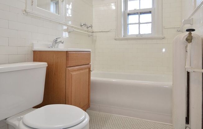 Studio, 1 bath, 375 sqft, $865, Unit 24 - 329