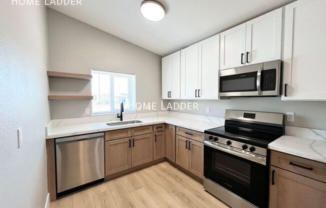 1124 E POLK ST