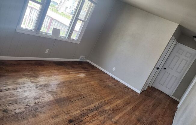 5401 W Sheridan Ave 3 Bedrm Single Family House