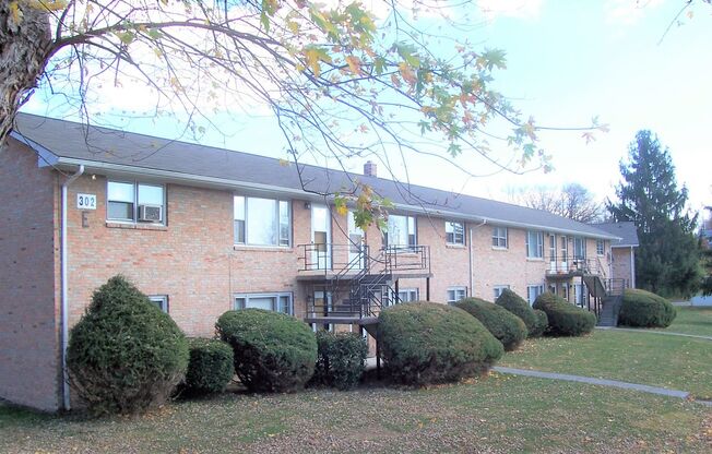 2 beds, 1 bath, 903 sqft, $1,210, Unit E-8