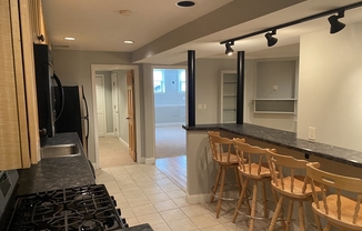 1 bed, 1 bath, 700 sqft, $2,200, Unit LL