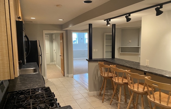 1 bed, 1 bath, 700 sqft, $2,200, Unit LL