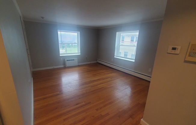 1 bed, 1 bath, 600 sqft, $2,300, Unit 4