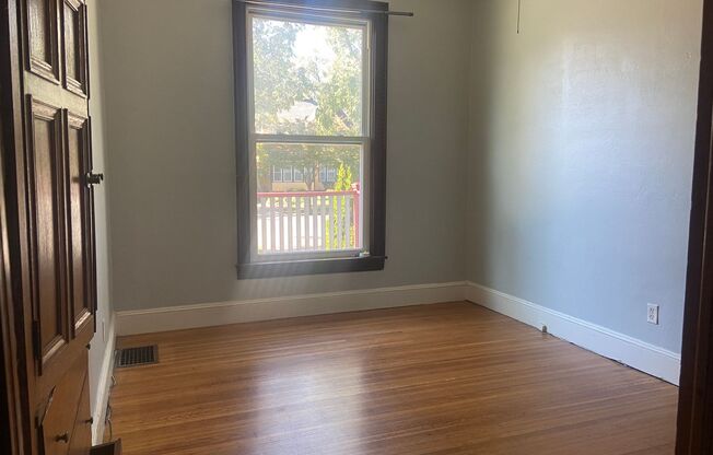 2 beds, 1 bath, $1,300, Unit 1