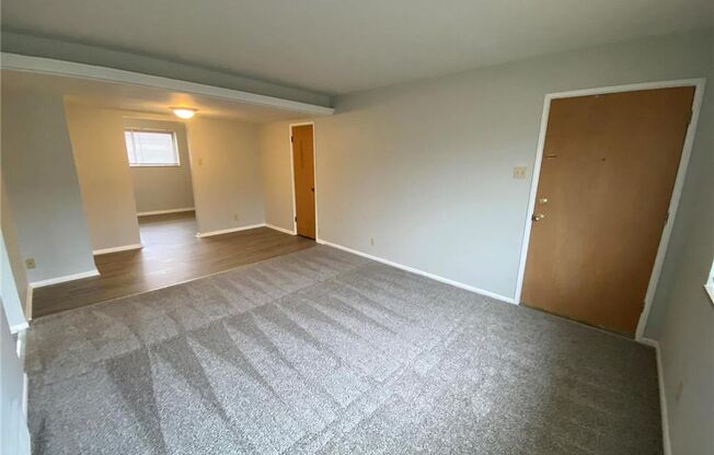 2 beds, 1 bath, 750 sqft, $965