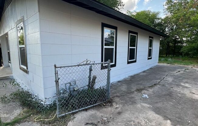 Charming 3-Bed Home with Great Transit, Schools & Parks – $1,450/mo