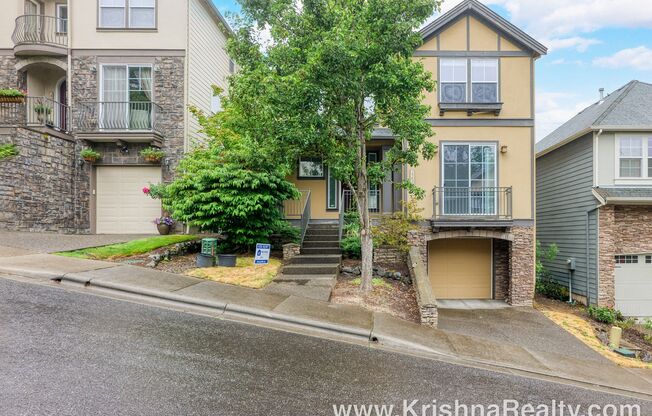 Beautiful Bauer Highlands 4 BD* 2.5 BA* Single Family Home Located Near Findley/Stoller/Sunset Schools!