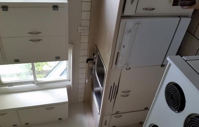 2 beds, 1 bath, 1,500 sqft, $1,200, Unit # 1