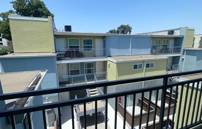 1 bed, 1.5 baths, 650 sqft, $1,375, Unit 208