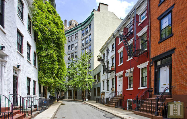 10 CHRISTOPHER ST