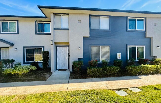 Stunning Townhome In Santee with Modern Fixtures