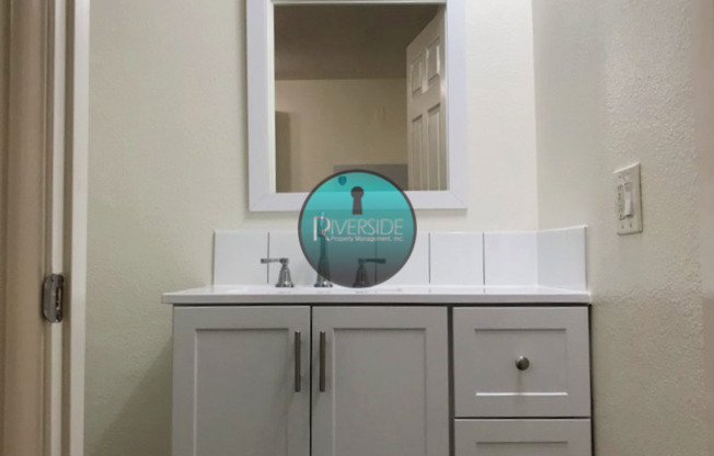Studio, 1 bath, 250 sqft, $975, Unit O