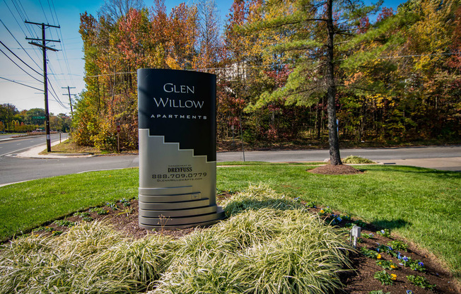 Glen Willow Apartments Building Signage 02