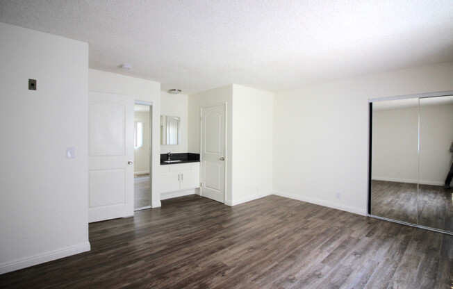 2 beds, 2 baths, 975 sqft, $2,595, Unit 118