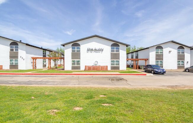 2 beds, 1 bath, 876 sqft, $995, Unit 204