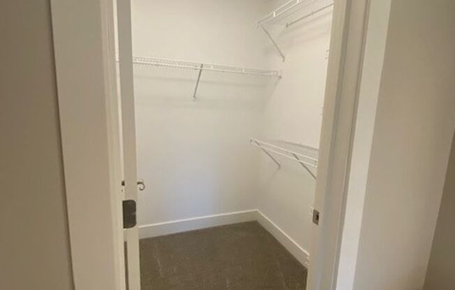 3 beds, 2 baths, 1,381 sqft, $2,371, Unit 2205-203