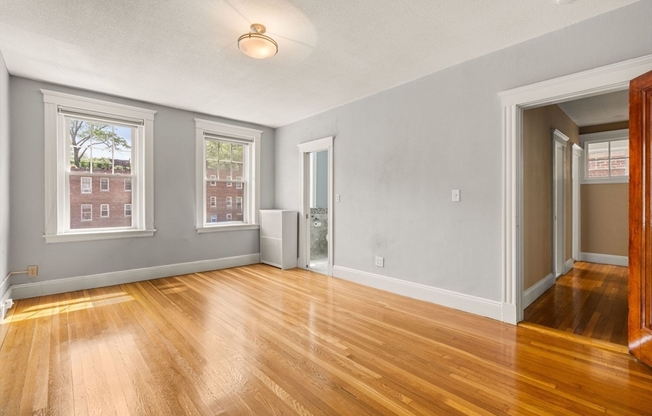 3 beds, 2 baths, 1,885 sqft, $5,250, Unit 4