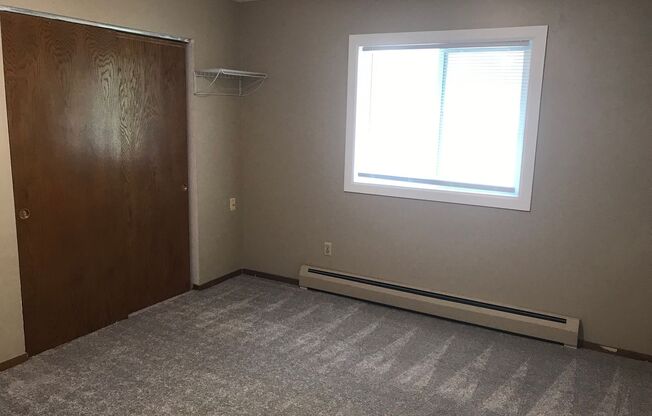 1 bed, 1 bath, 650 sqft, $1,075, Unit Unit 4